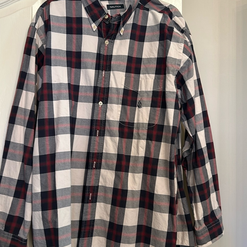 Men’s size XL Nautica button down shirt